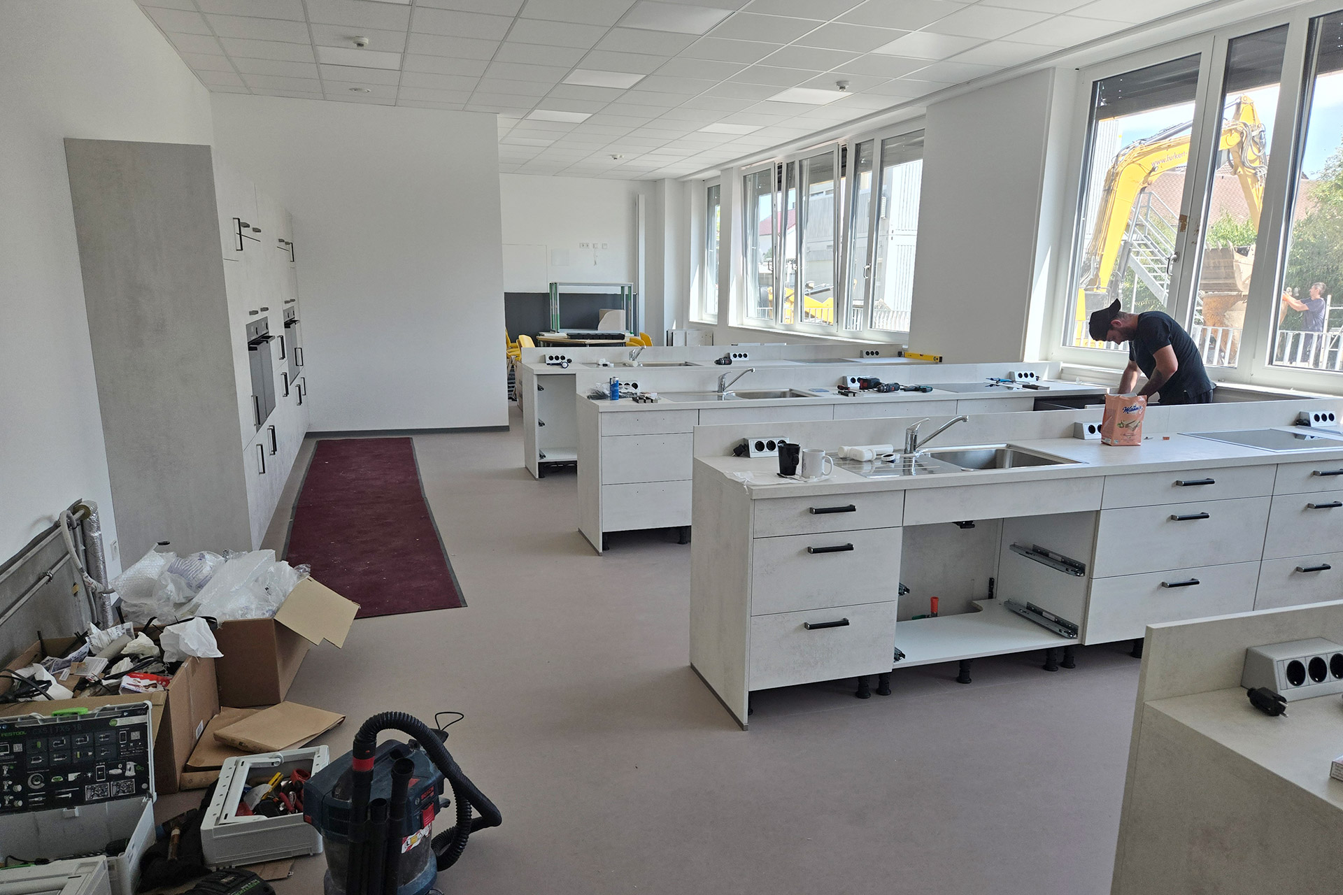 Lieferung und Montage der gesponserten Küchen für den CSH-Neubau