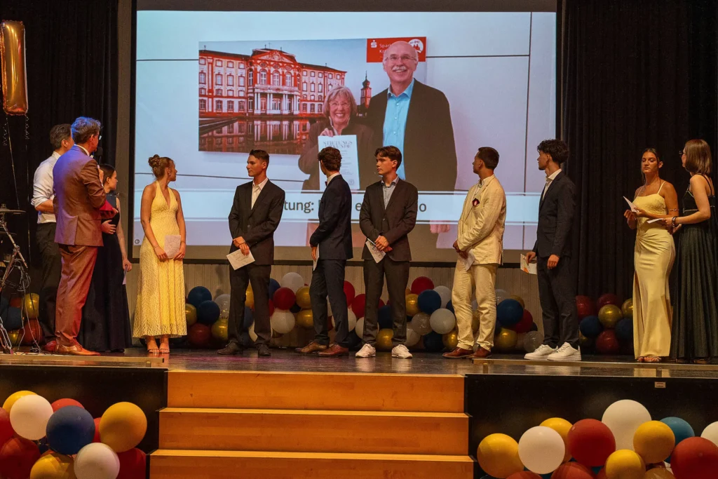 Monika und Bernd Ratzel bei der Abitur-Abschlussfeier 2026
